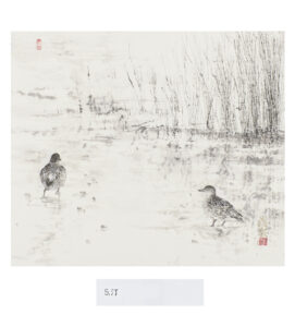 「汀」水墨画 背の高い草が生えた水辺で、鳥が2匹歩いている